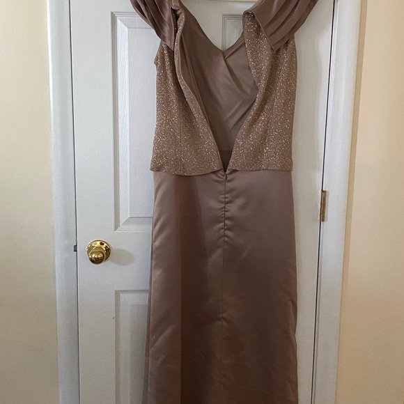 Formal Elegant Dress - Picture 4 of 8